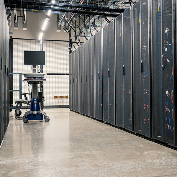 Link edge data centers